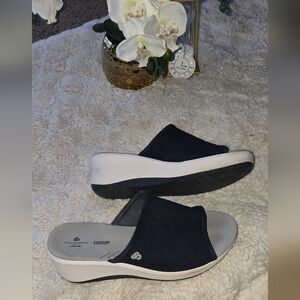 Cloudsteppers by Clarks Women's Navy Slide Sandals